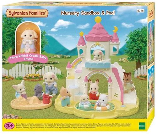 Sylvanian Families 5746 Baby Zandbak & Zwembad- inclusief 1 fluweelzachte bloemen hangoor konijn baby