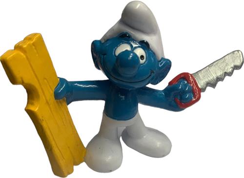 Knutselsmurf met houten plank en zaag - Schleich - speelfiguurtje - 6 cm - De smurfen