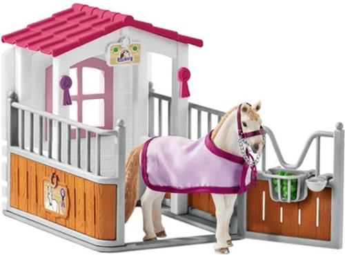 Schleich Horse Club Speelfigurenset - Lusitano en haar Gezellige Paardenstal - Kinderspeeldgoed voor Jongens en Meisjes - vanaf 5 jaar - 12 Onderdelen - 42368