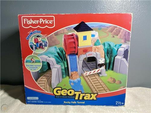 GEO TRAX bergtunnel met werkend waterrad- Fisher price- 2 uitschuifbare harmonicatunnels van zacht materiaal en 2 spoorbomen